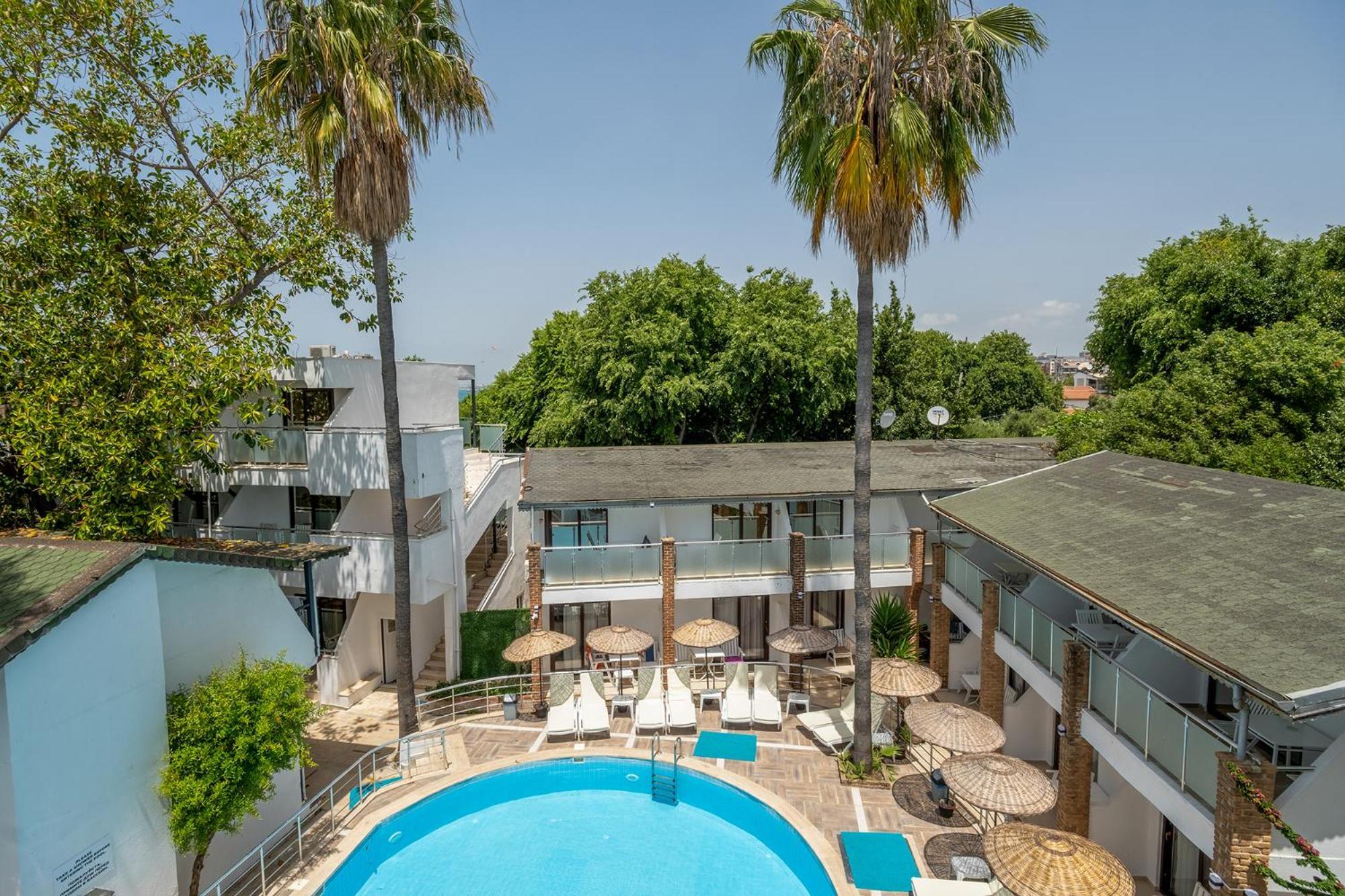 Tropic Club & - 3* Side