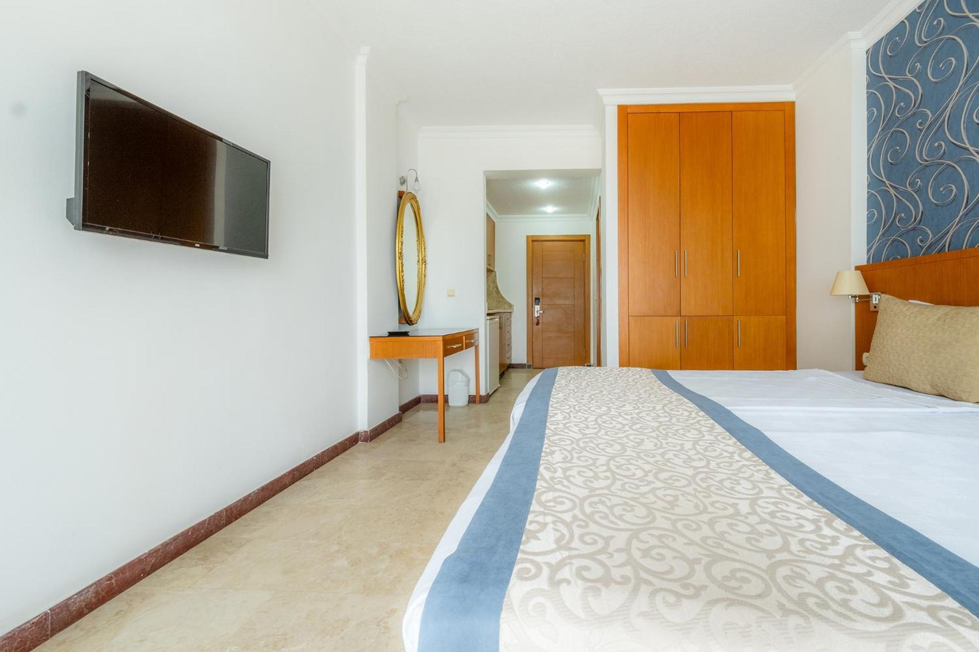 Tropic Club & - Otel 3*