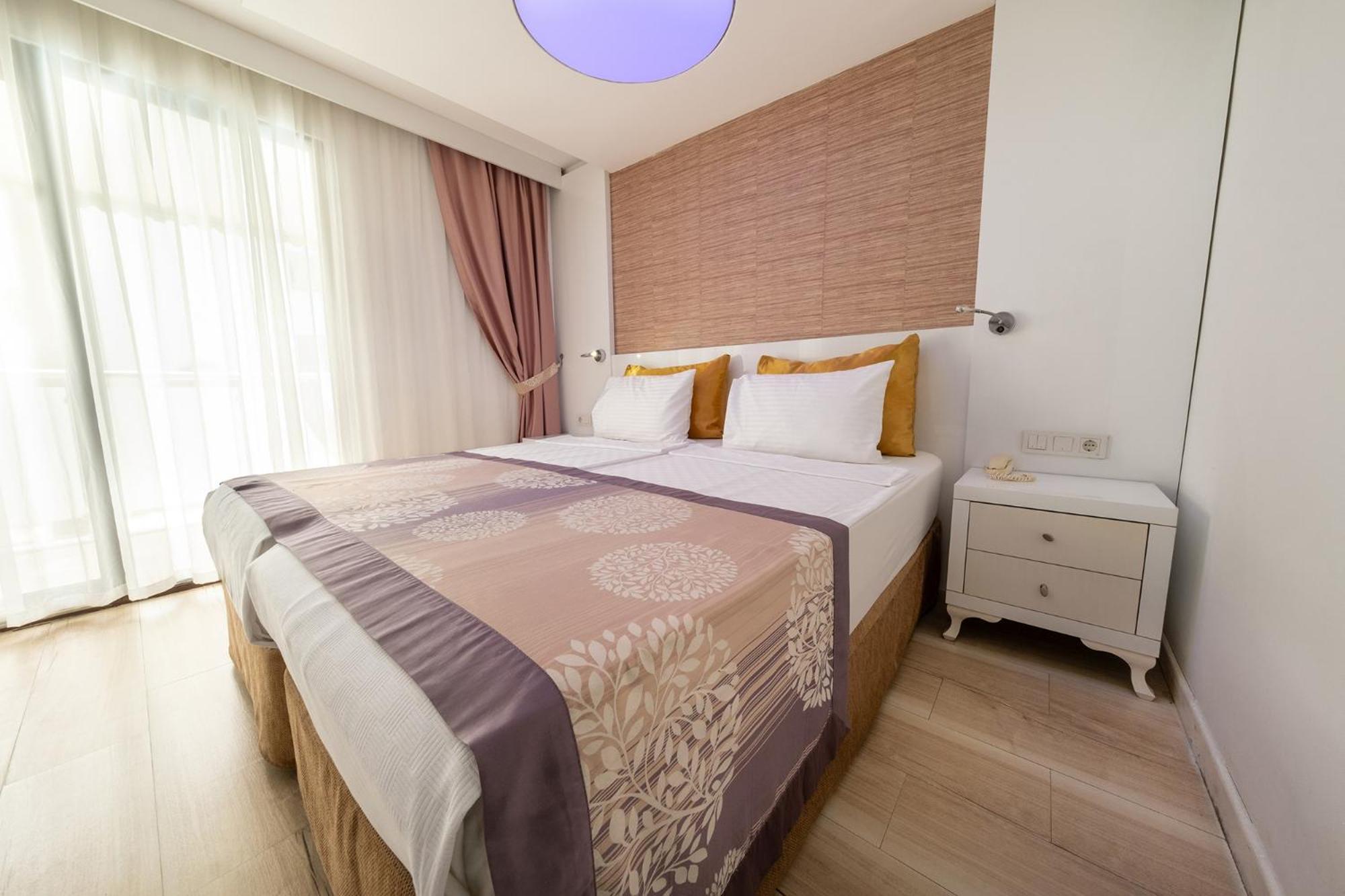 Tropic Club & - Otel 3*