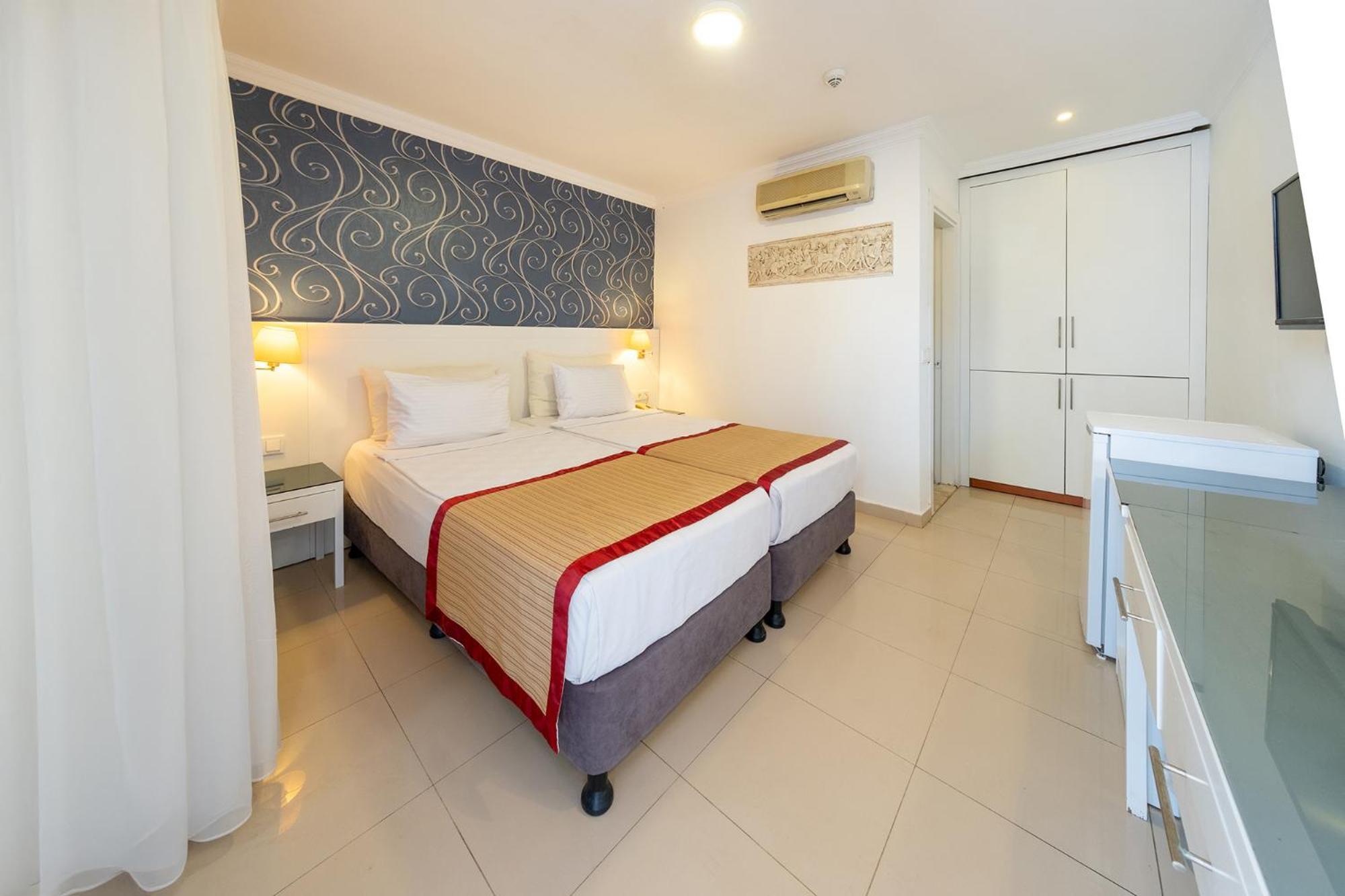 Tropic Club & - Otel