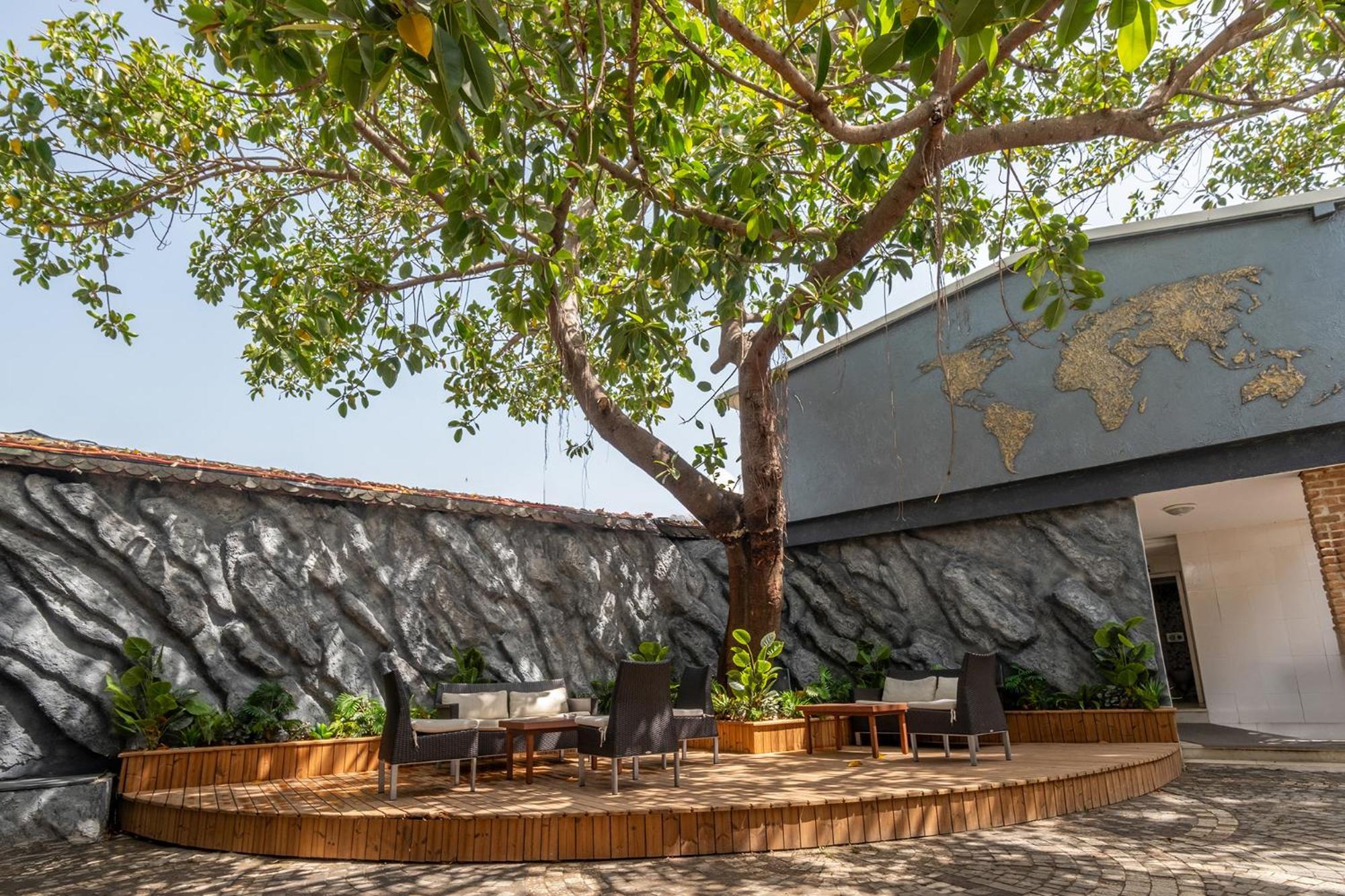 Tropic Club & -