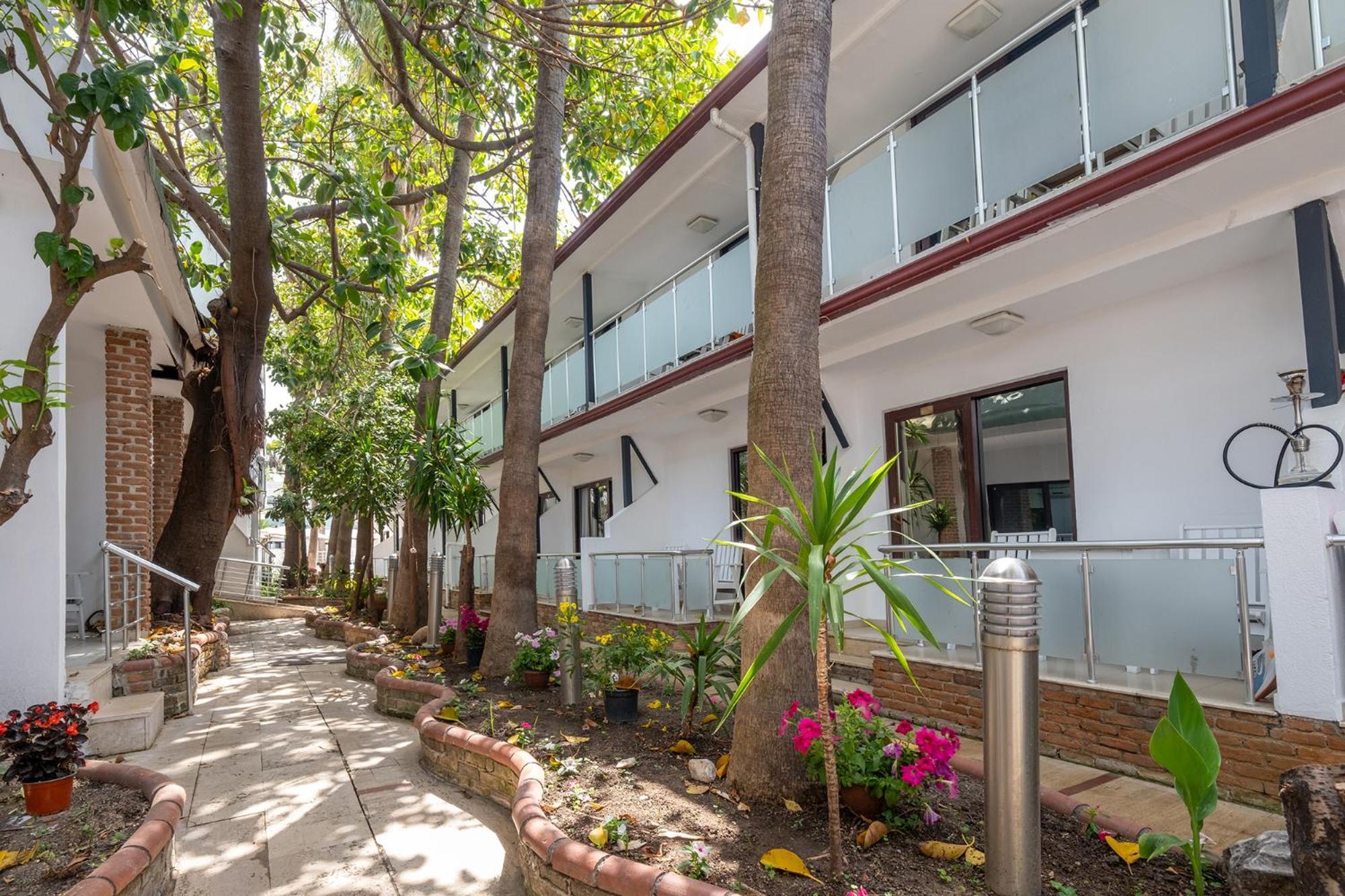 Otel Tropic Club & -