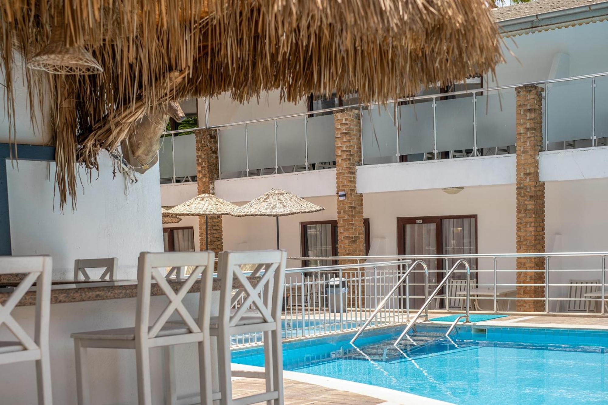 Tropic Club & - Otel