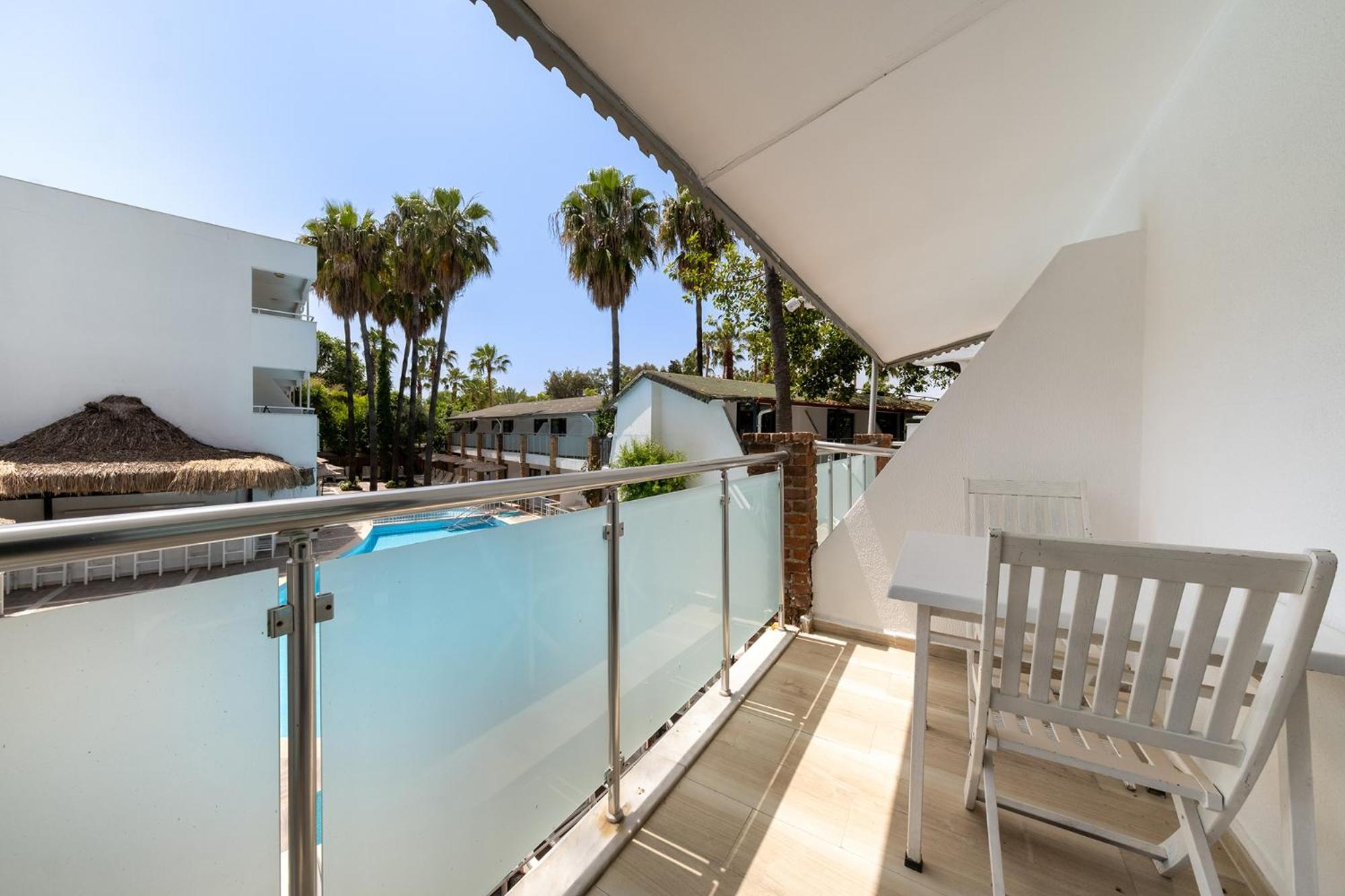 Tropic Club & - Otel