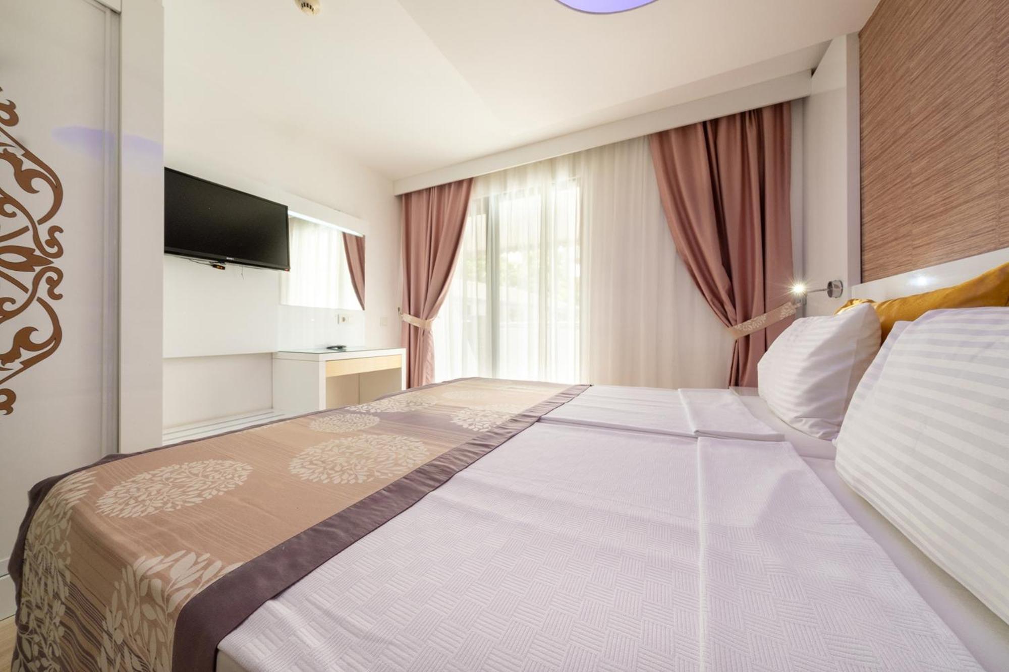 Otel Tropic Club & -