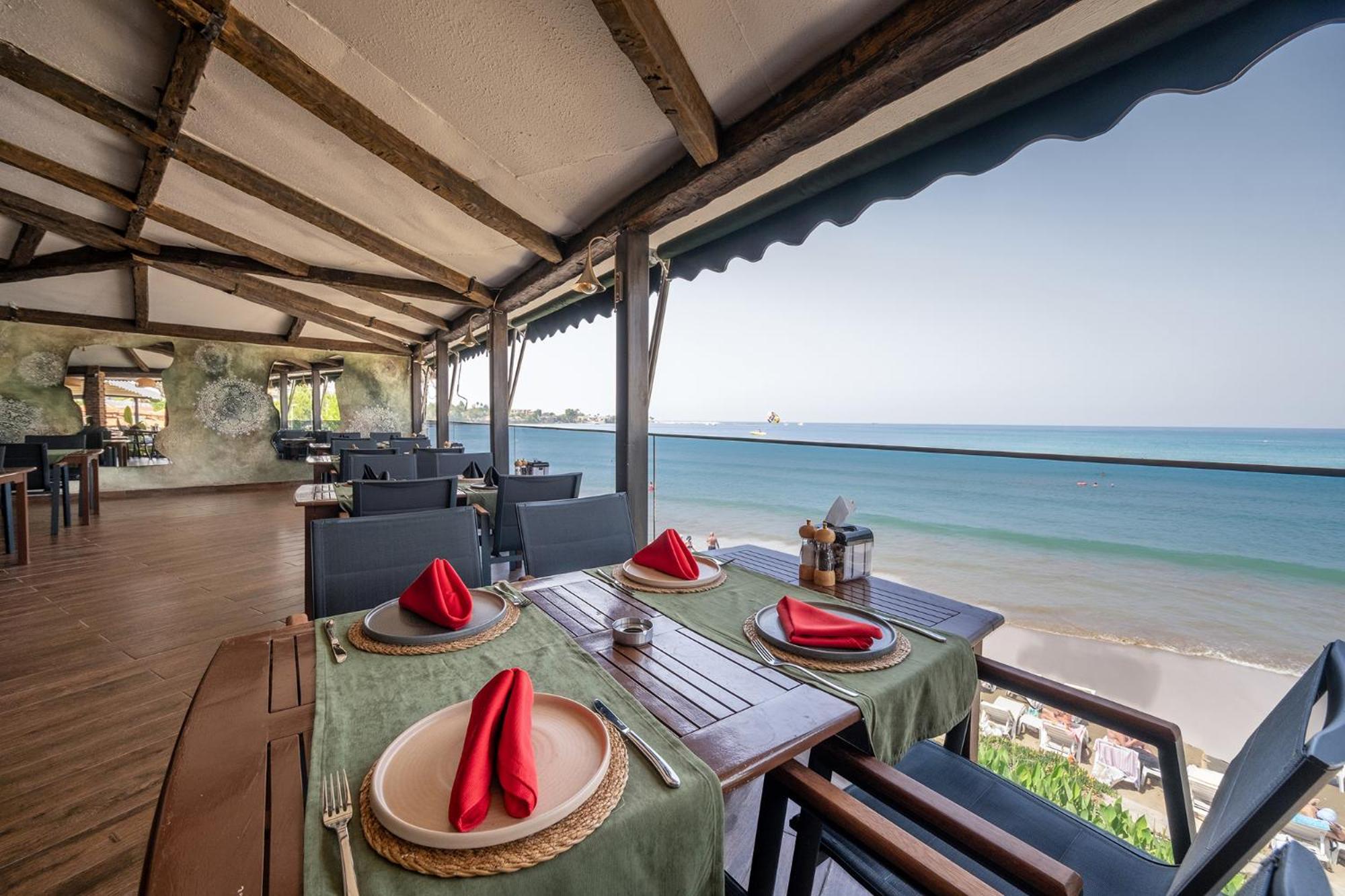 Tropic Club & - Otel 3*